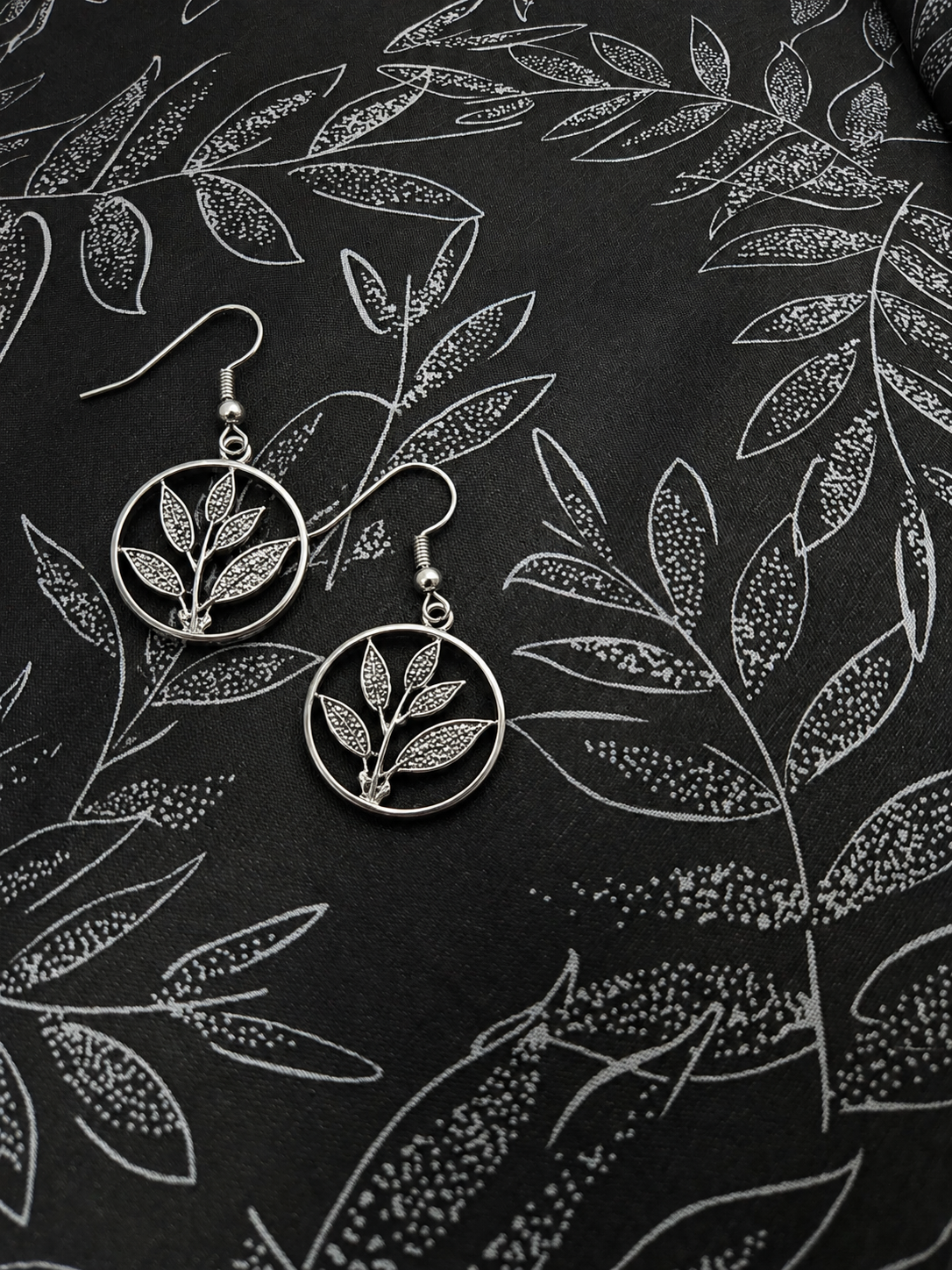 White Leaf Whisper Blend Fabric